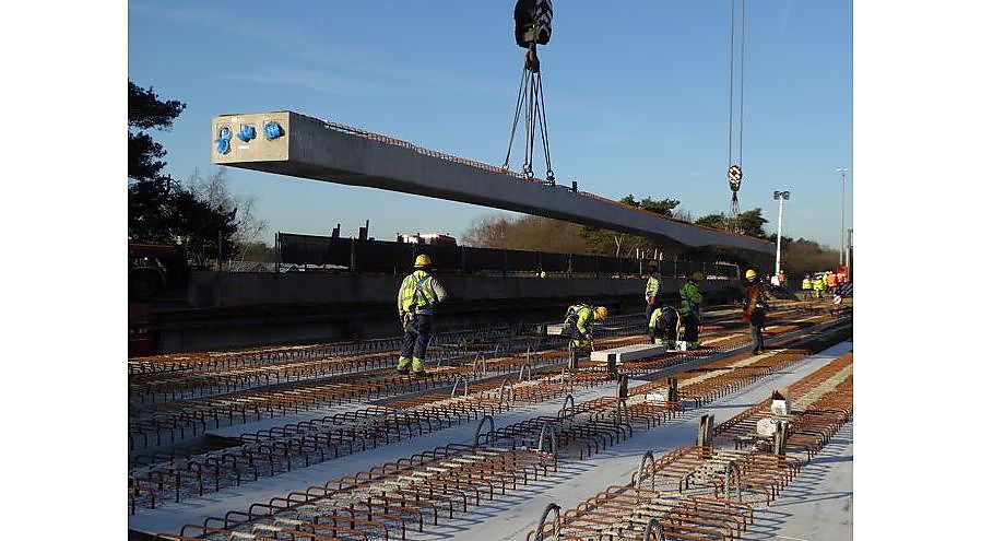 Un pont de chemin de fer sur l'E313