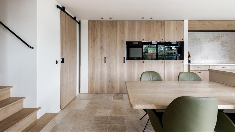 Un minimum de lattes de finition, un maximum de savoir-faire