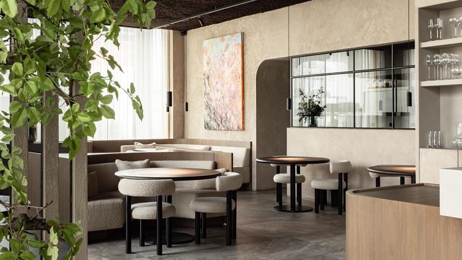 Donkere warmte en stalen accenten in Restaurant Nebo