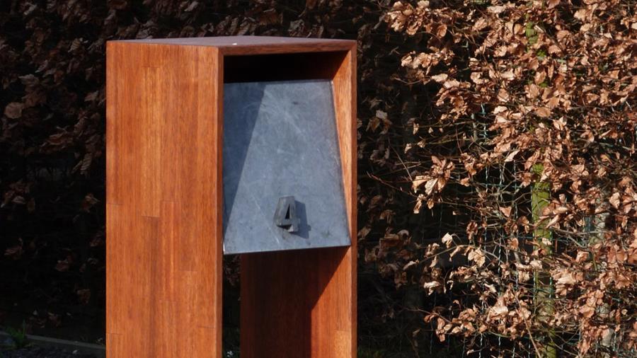Hoe een hardhouten brievenbus maken en plaatsen